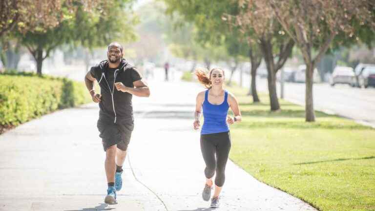 Exercícios físicos ajudam a melhorar noite de sono