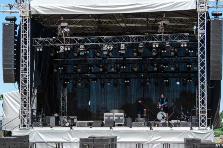 Montagem de Palco para Show: Dicas Essenciais para um Evento de Sucesso